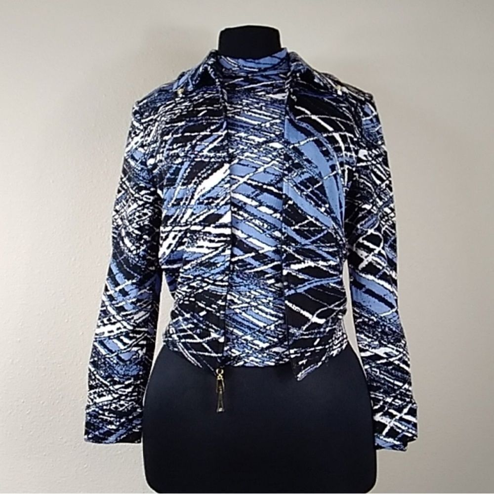 VTG, ST.JOHN Stylish Blue and Black Patterned Women's Blazer and Blouse Size 2